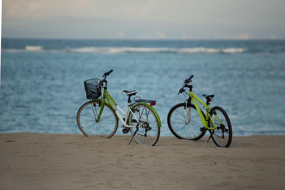Sadara Resort Nusa Dua  Ngoại thất bức ảnh Bicycles on the beach